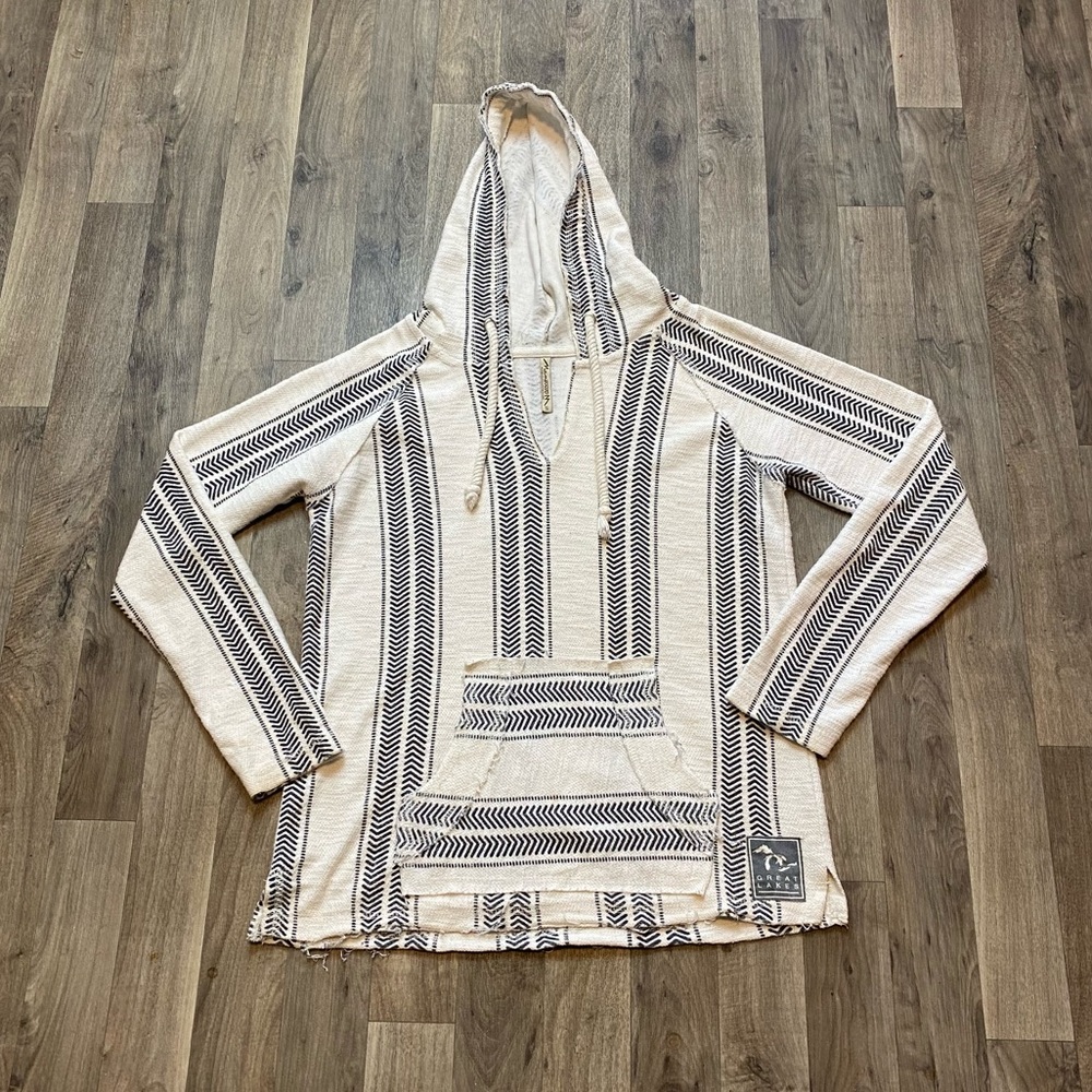 Momentum Outfitters White Great Lakes Hoodie Size Small
